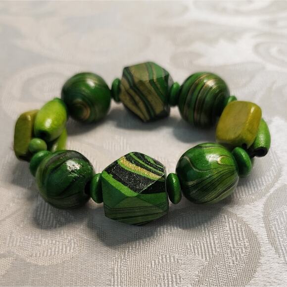 VINTAGE 70S ONE-OF-A-KIND HANDPAINTED GREEN WOODEN STRETCH BRACELET - Picture 5 of 6